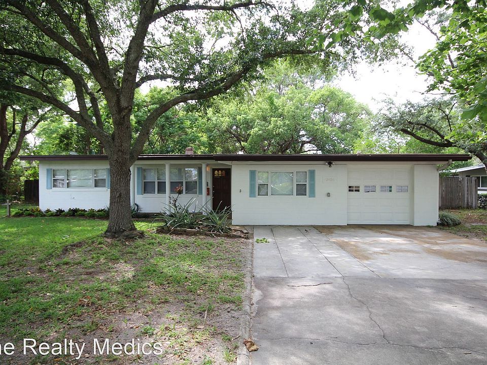 1st image of 2925 Parkland Dr