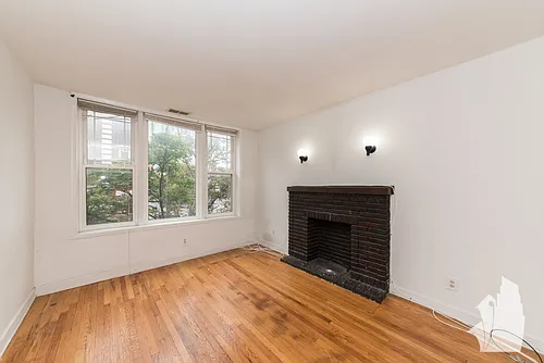 1509 W Barry Ave Photo 1