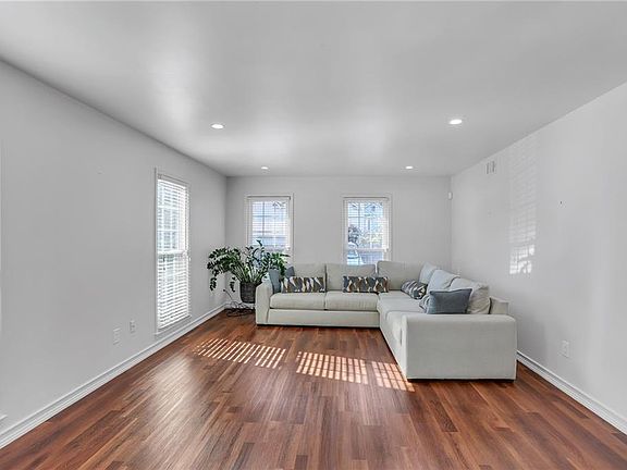 5th image of 218 Forkner Dr APT D