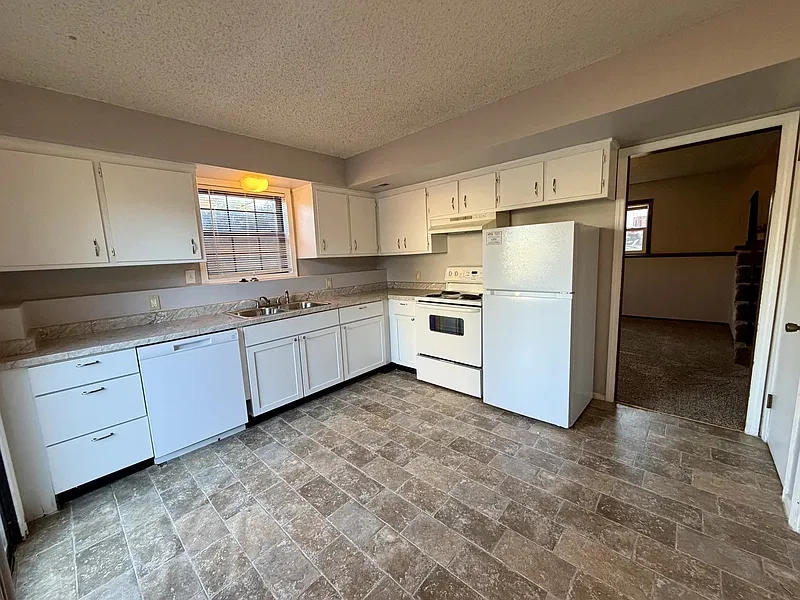 2 bed, 1.5 bath, 1000 sqft, $1,299 — Photo 4