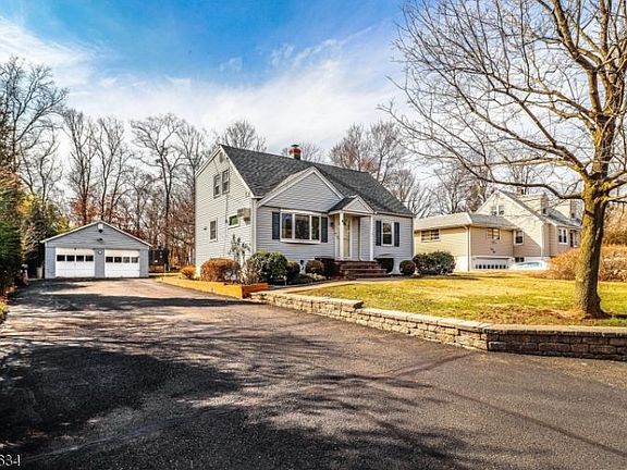 3rd image of 46 Charlotte Dr