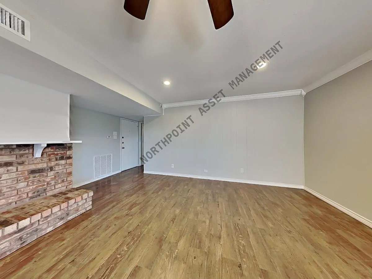 Building Photo - 8825 Miami Dr