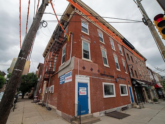 4th image of 262 E Girard Ave APT 3