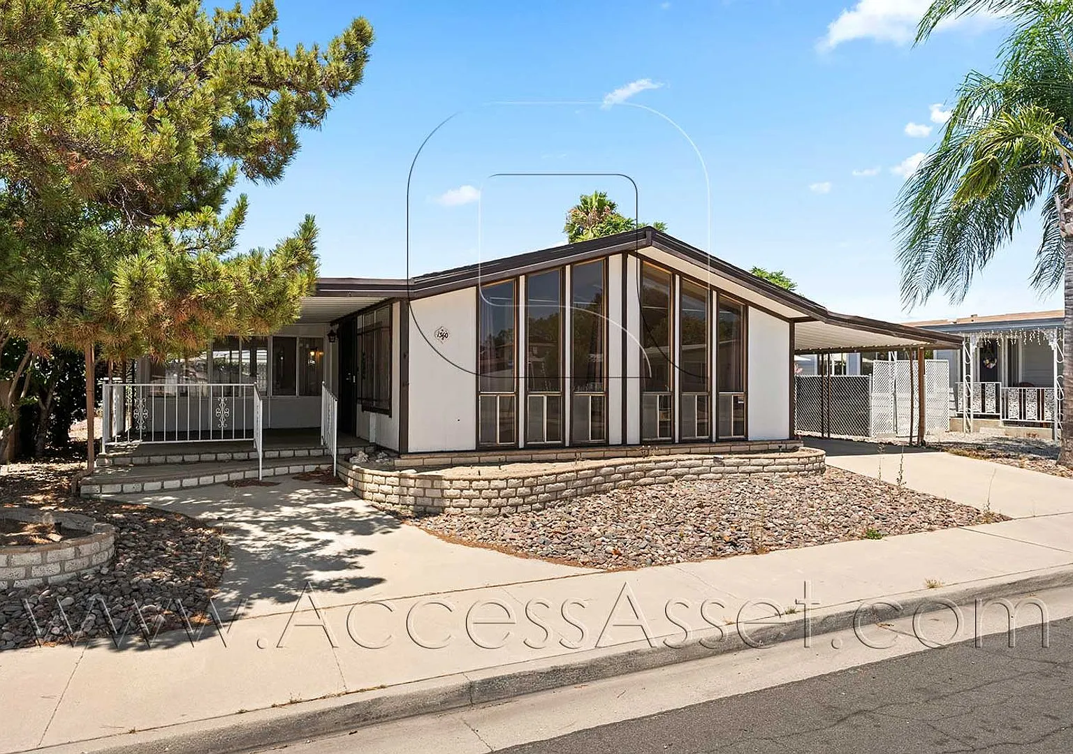 Spacious 2 Bedroom Home in a Desirable 55+ Hemet Community — Photo 2