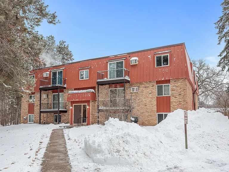 925 West Branch St — Photo 2