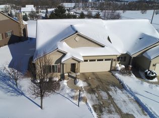 104 Walnut Ridge Dr, Union Grove, WI 53182