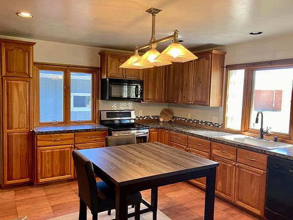 5th image of 202 W Madison St #W