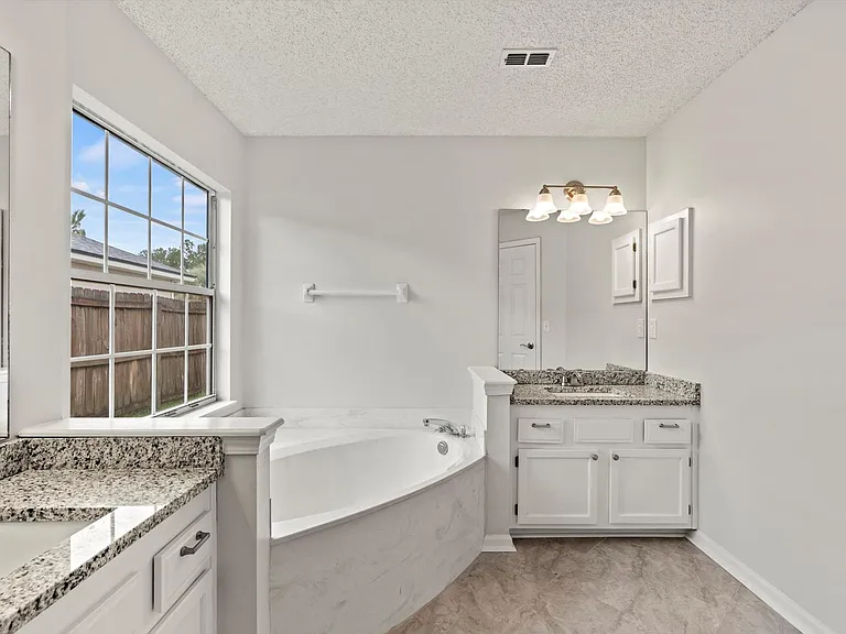 12756 Bentwater Dr — Photo 14
