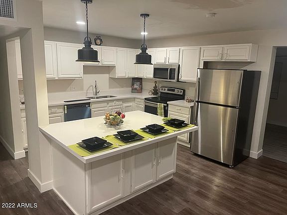 5th image of 3024 W San Miguel Ave