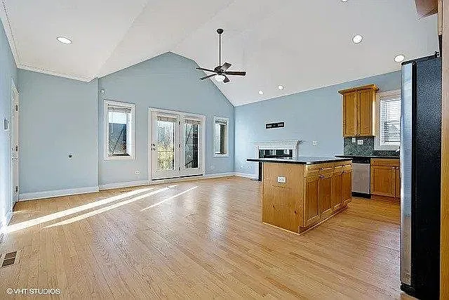 826 W Windsor Ave — Photo 3