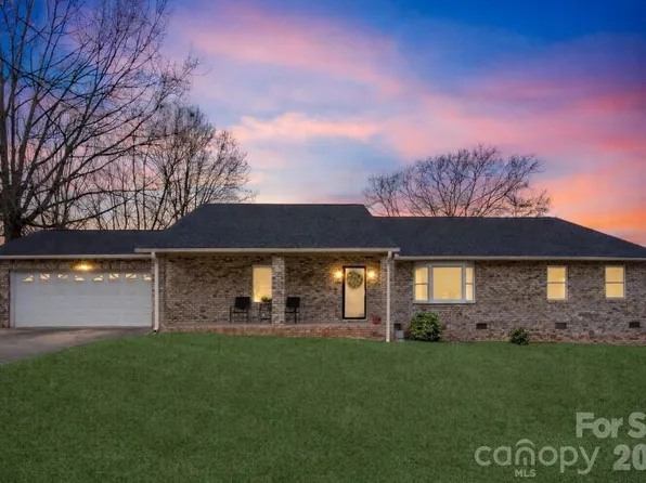 1304 Cambridge Dr, Shelby, NC 28152