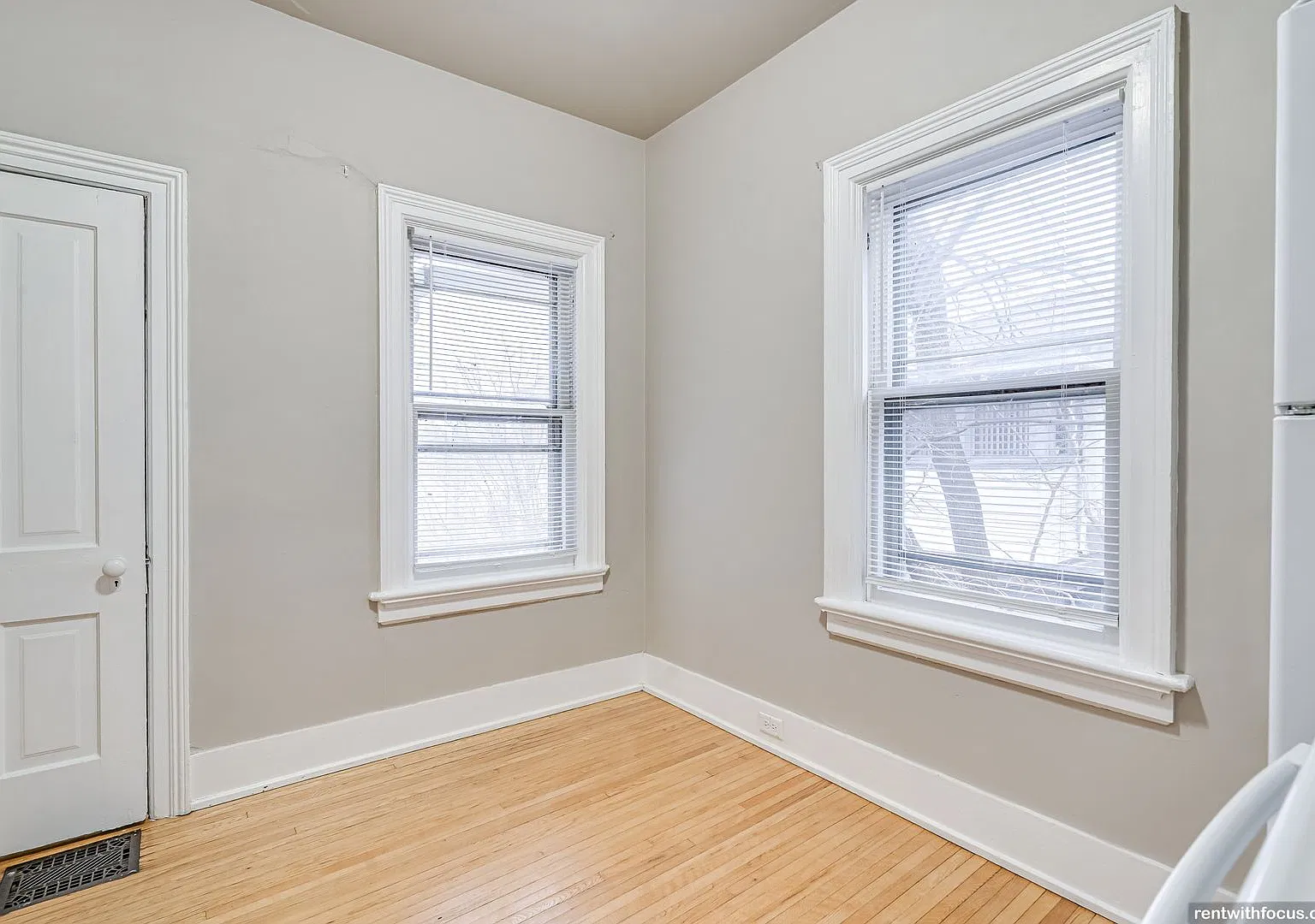 124 E Franklin Avenue — Photo 2