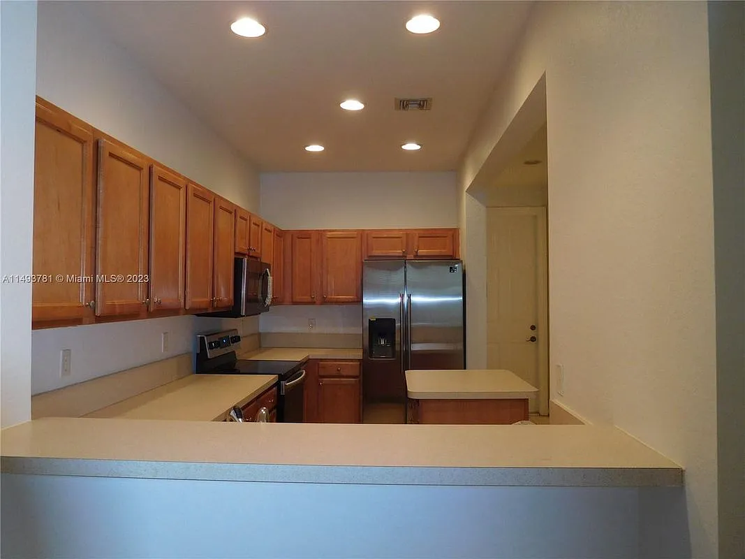 2 bed, 2.5 bath, 1425 sqft, $2,400 — Photo 3