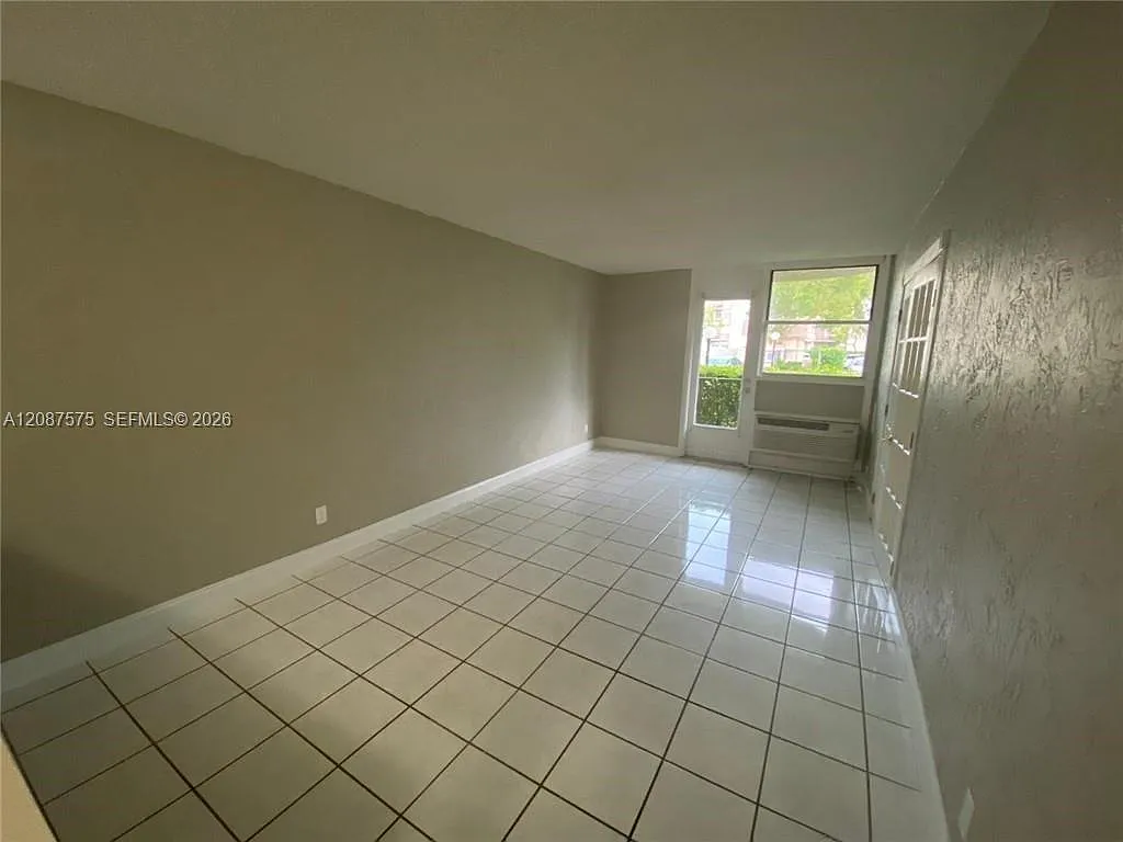 2771 Riverside Dr — Photo 1