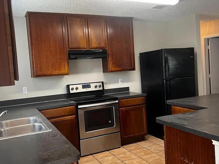 1601 Hedgewood Trl — Photo 6