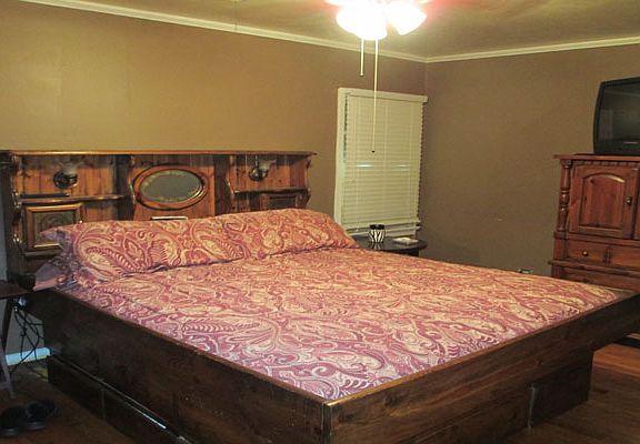 4th image of 109 Chennault St