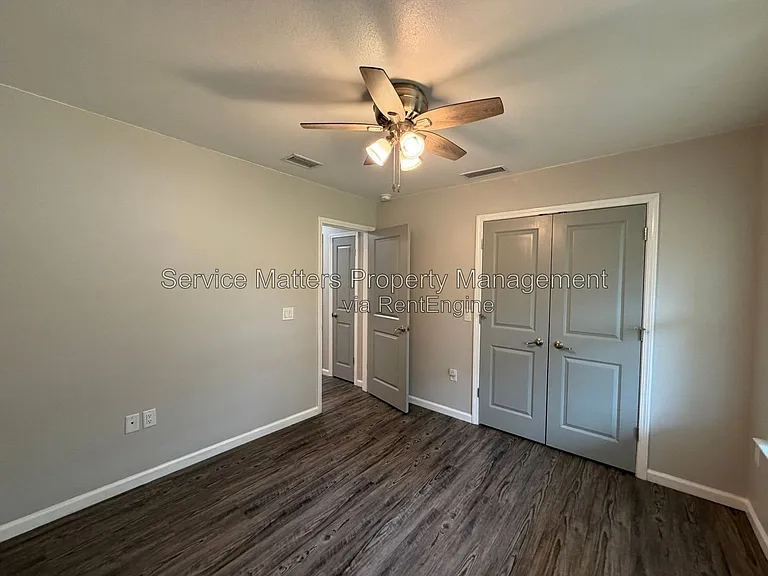 5553 Riviera Dr — Photo 30