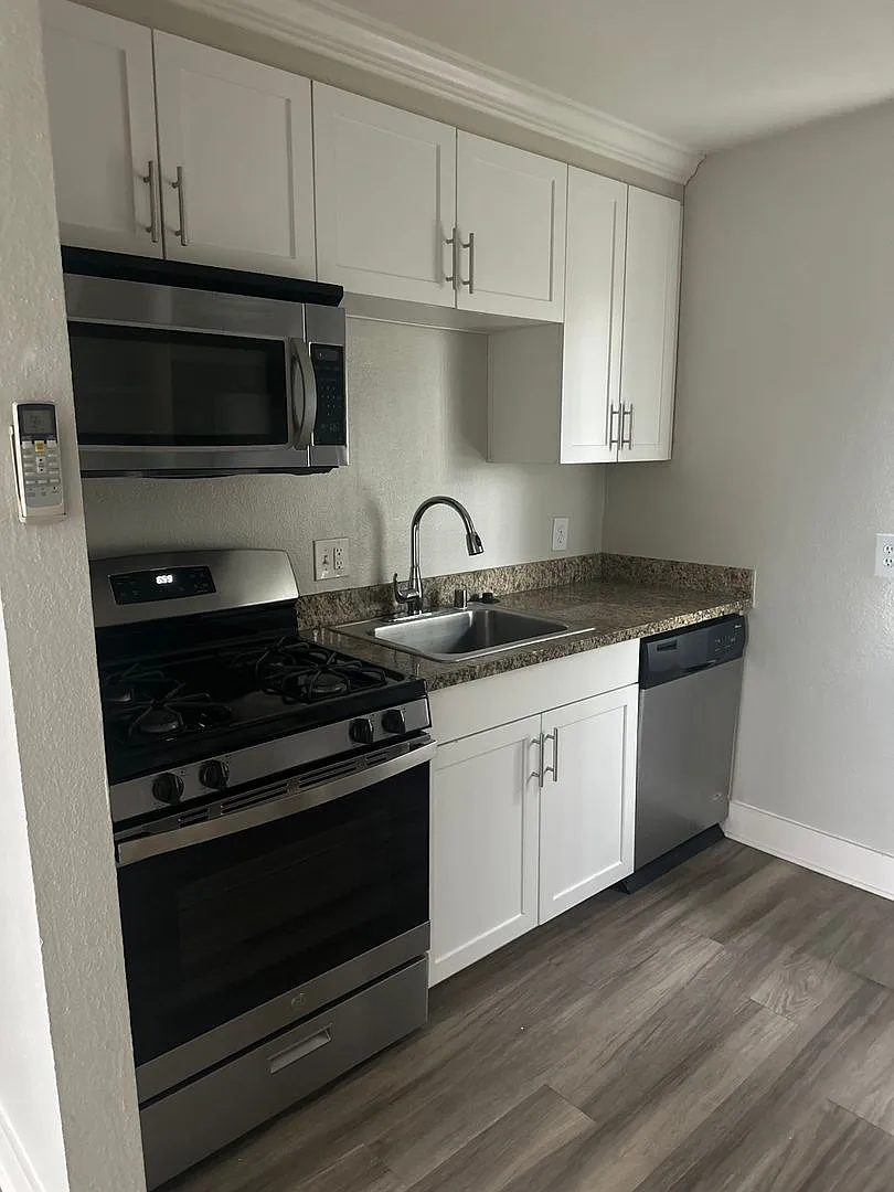 Sutter Crossing Apartments — Photo 4
