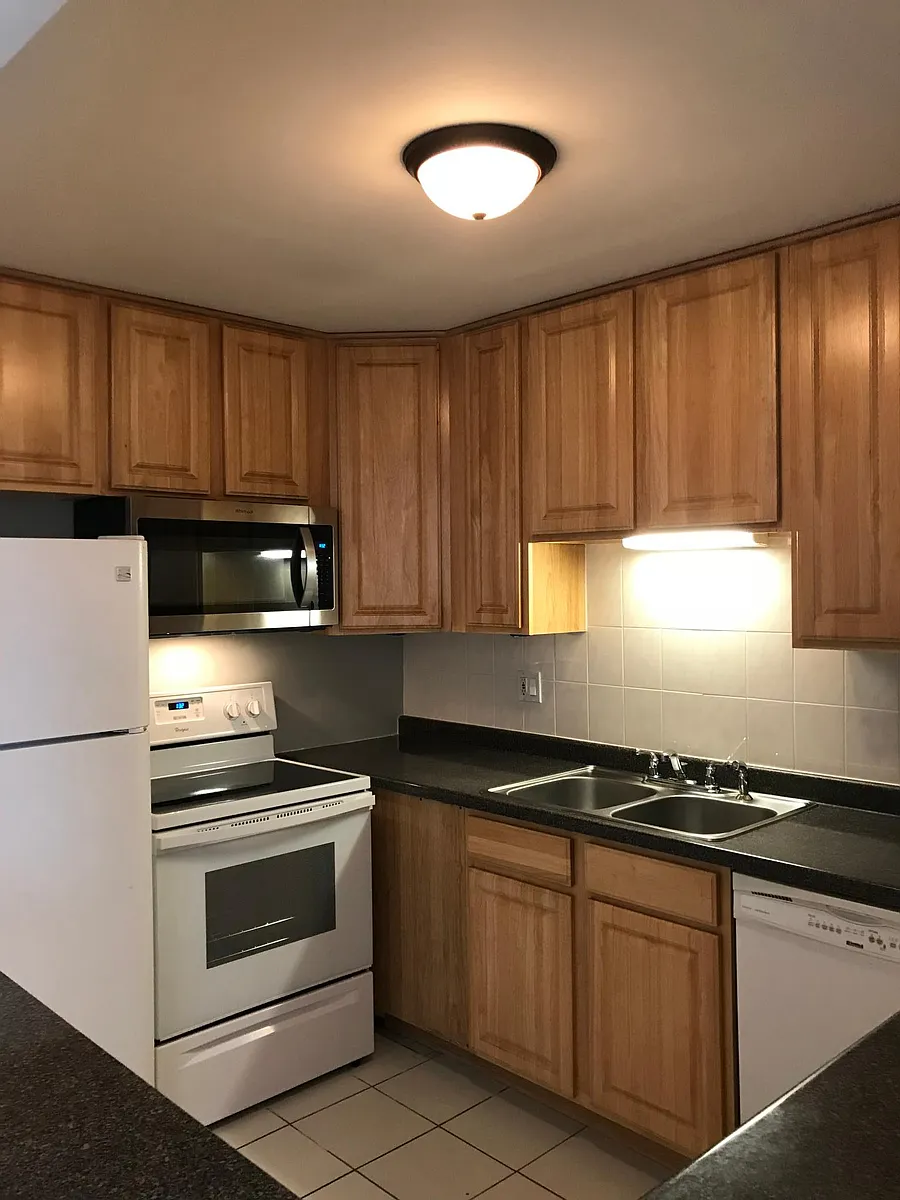 Photo 2 of 12 - 507 E Spruce Dr #3B - Palatine, IL Building Photo - 507 E Spruce Dr #3B