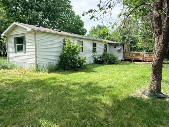 400 Dewey St, Walnut Grove, MN 56180