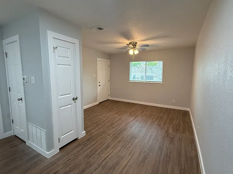 218 E Bridge St #12 — Photo 11