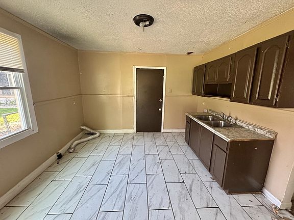 4th image of 1500 Leland St