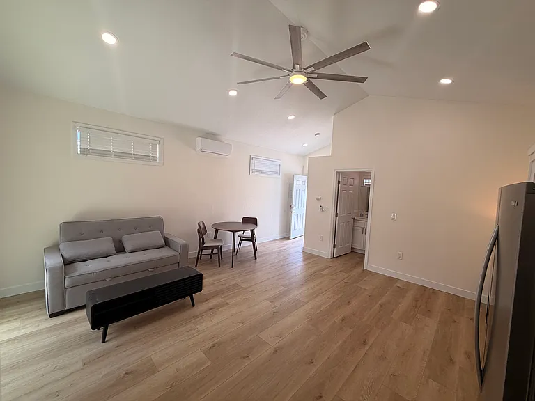5174 Alamosa Park Dr #B — Photo 4