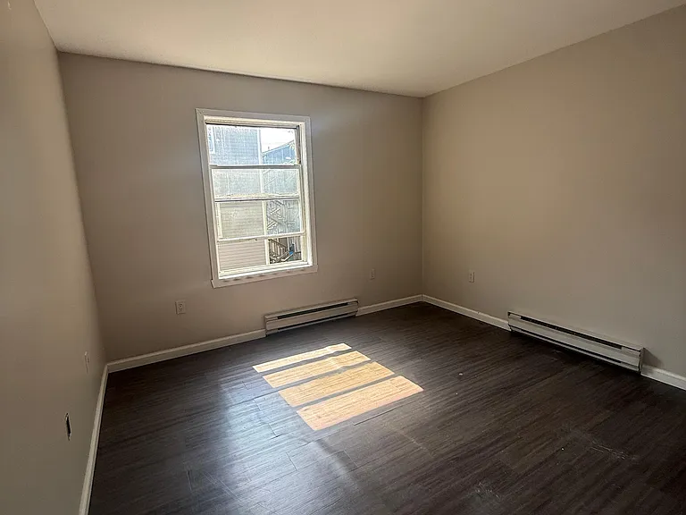 348 S 6th St #2B — Photo 4