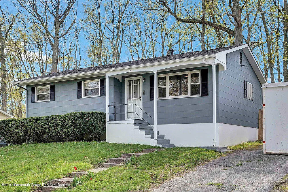 19 Birch Dr photo 1