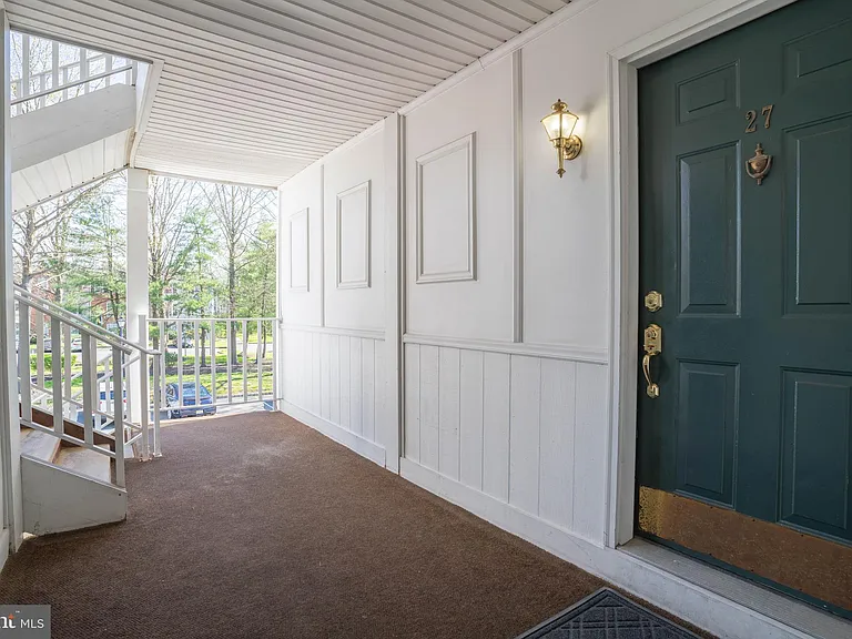 27 Chambord Ct — Photo 2