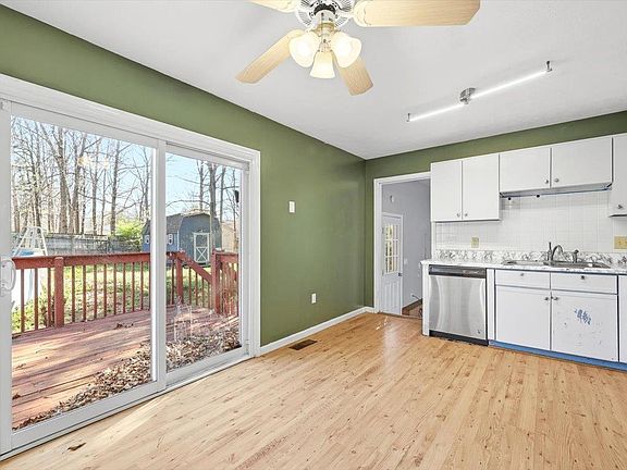 6th image of 13 Kingston Ct