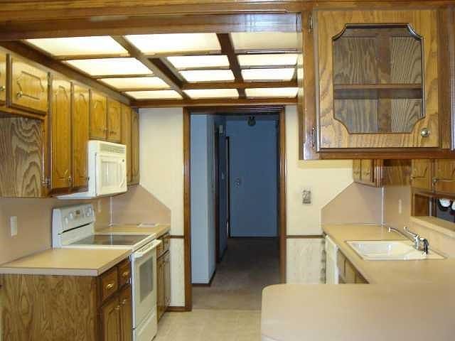 2nd image of 2309 E Hills Dr