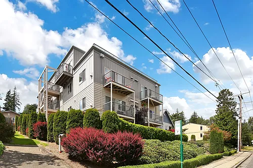 2020 Taylor Ave Photo 1