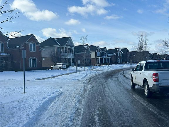 5th image of 50754 Silverton Dr