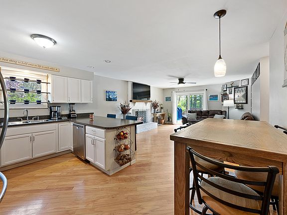 3rd image of 279 Woodbridge Pl