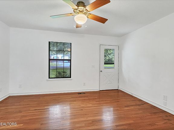 5th image of 115 Washington Ave