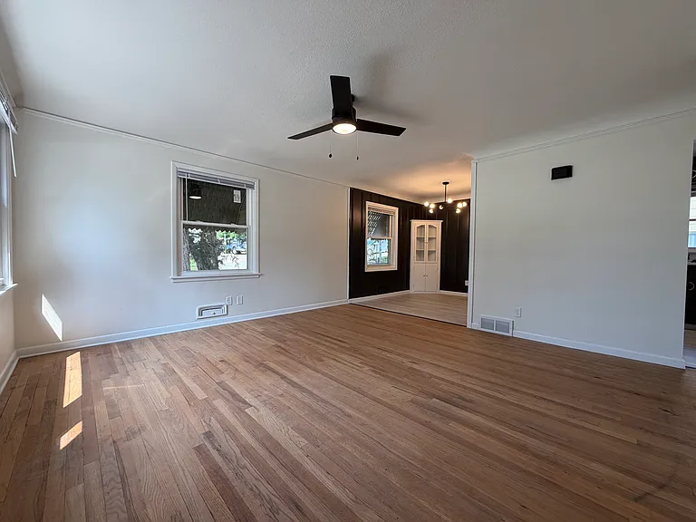 6714 Blondo St — Photo 4