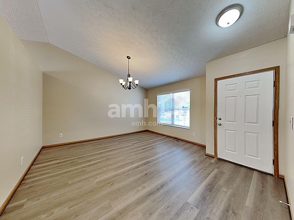 4th image of 468 McPherson Dr