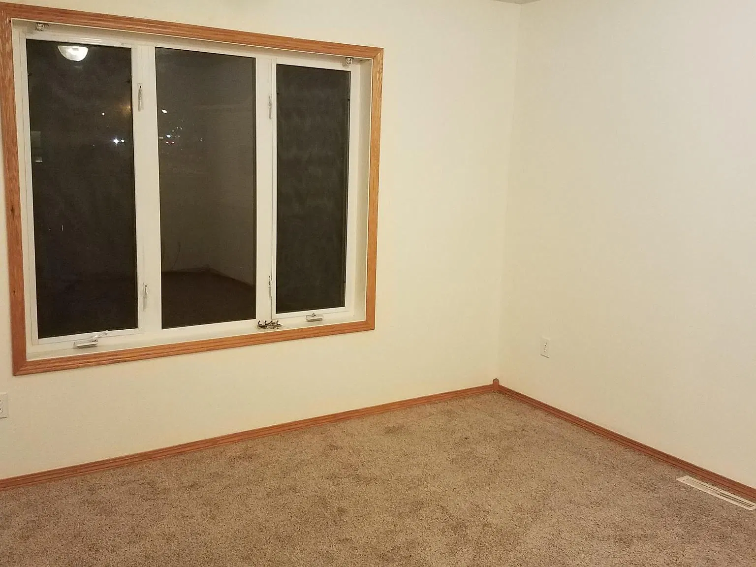 5 bed, 2244 sqft, $2,150 — Photo 2