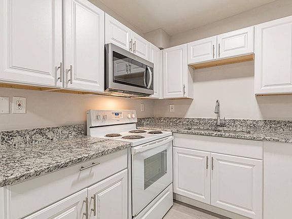 3rd image of 2959 Forrest Hills Dr SW #9e997d774