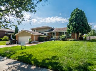 6532 Cedar Rd, Oak Forest, IL 60452