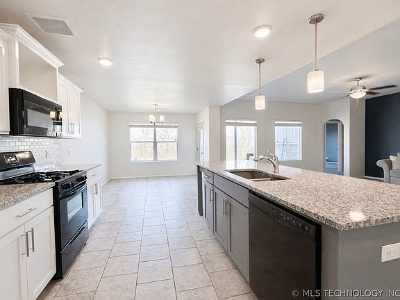 3rd image of 7201 S Joshua Ave