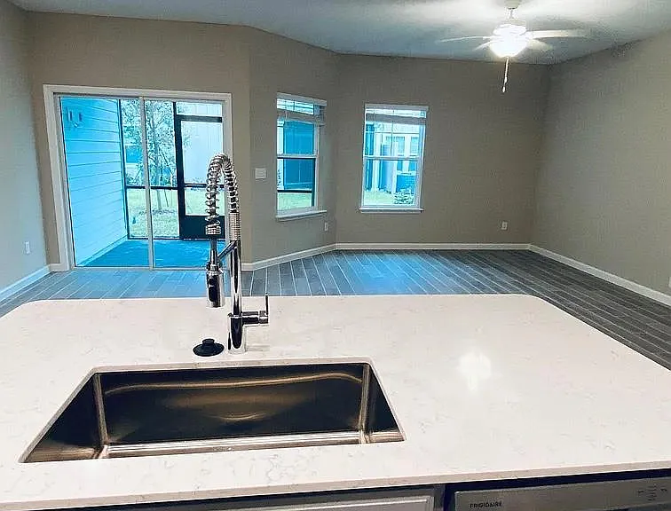 163 Appleton Ct — Photo 3