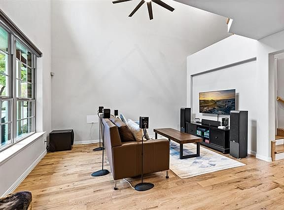 2nd image of 639 Matthew Pl