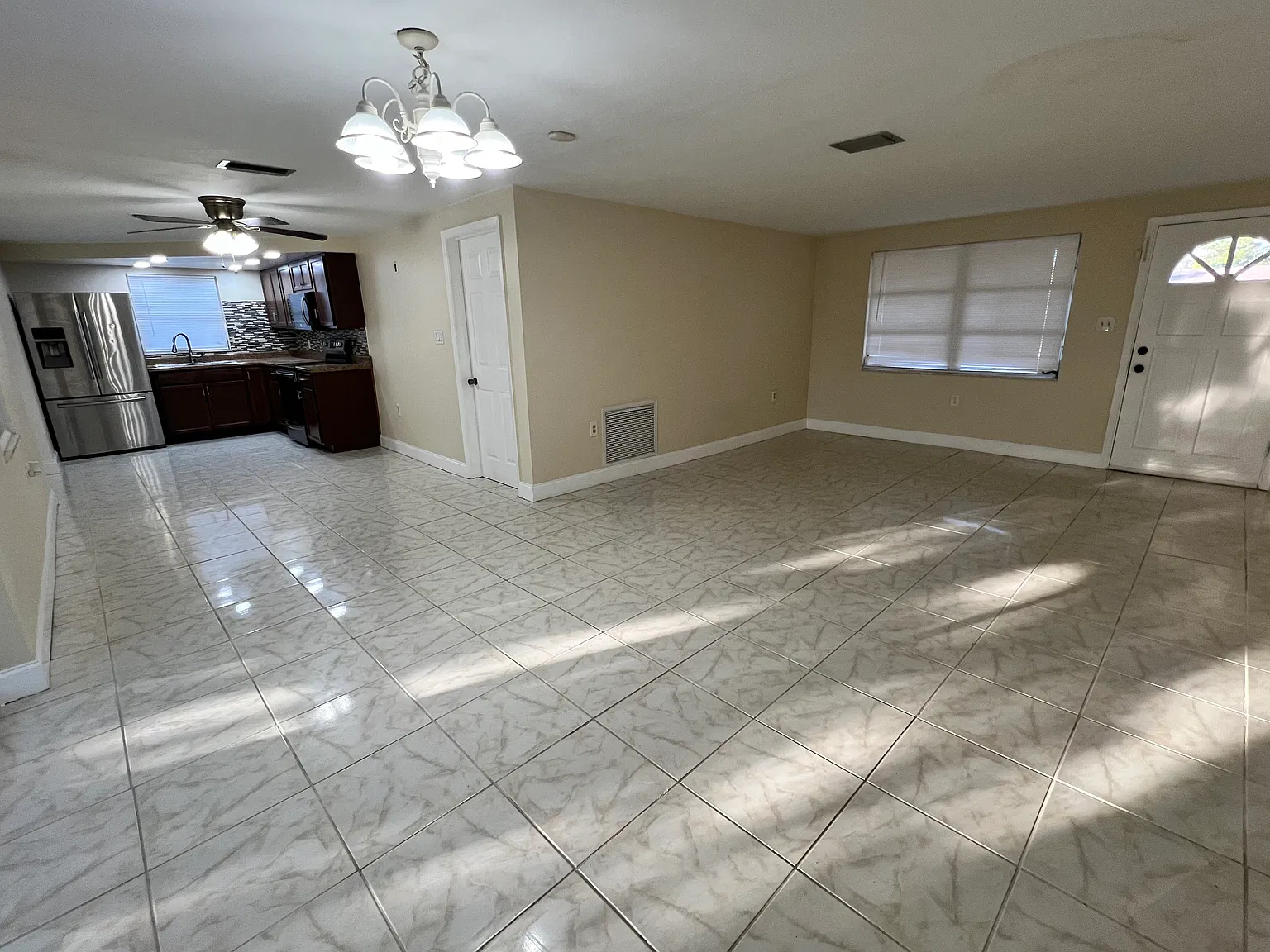 2 bed, 1353 sqft, $1,800 — Photo 2