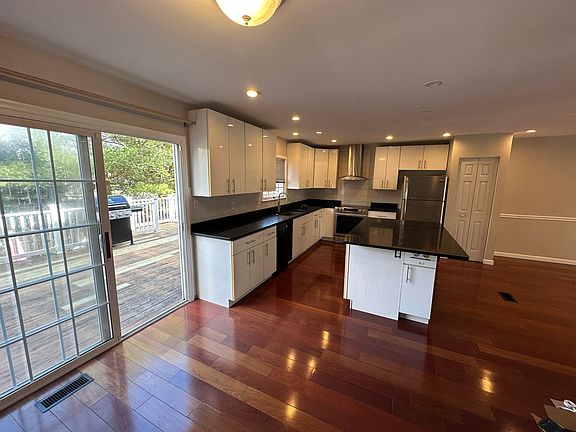 4th image of 1412 Valbrook Ct S