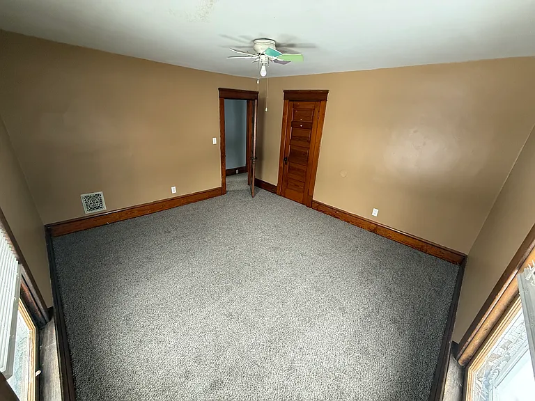 1434 S Linden Ave — Photo 4