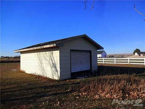 4th image of 5915 Creek Dr