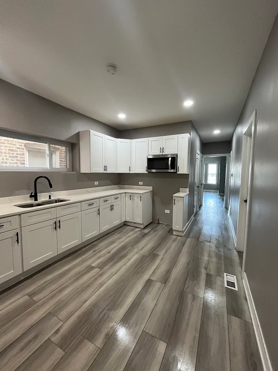 Building Photo - 6825 S Maplewood Ave #1