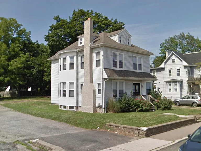 146 E High St — Photo 1